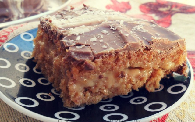 Pão de mel recheado no tamanho de bolo