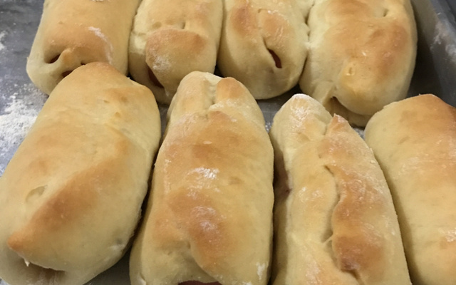 Enroladinho de queijo e presunto