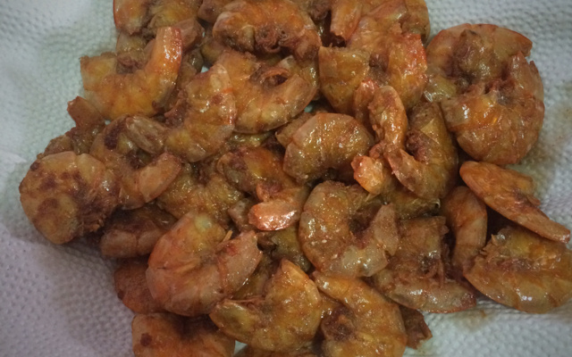 Camarão rosa ao alho e óleo