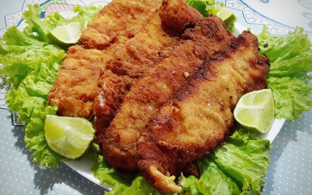 Filé de merluza empanado