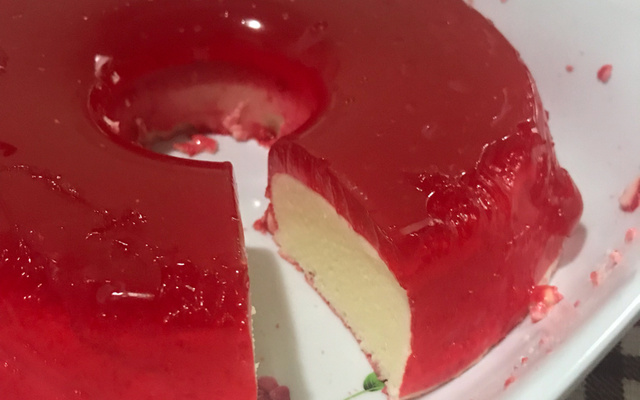 Gelatina recheada fácil e prática