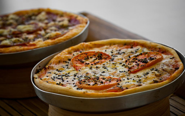 Pizza de forno ou churrasqueira