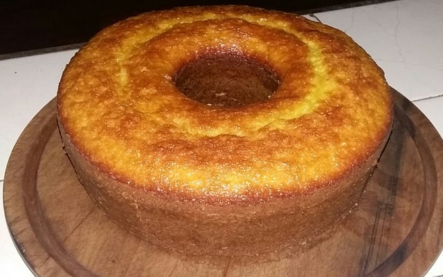 Bolo de laranja com casca batido no liquidificador