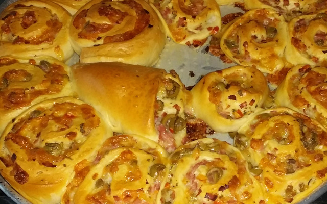 Caracóis de presunto e queijo