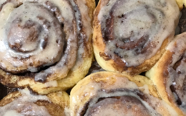 Enrolados de canela (cinnamon rolls)
