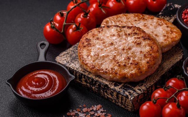 Hambúrguer bovino caseiro sem glúten de farinha de arroz