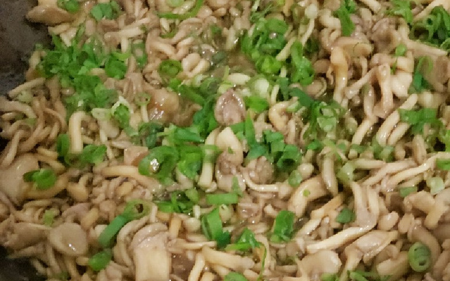 Shimeji na manteiga à brasileira