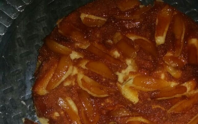 Torta de maçã caramelizada