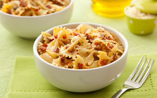 Gravatinha Carambolove com Tomate Seco, Alcaparras e Salsa