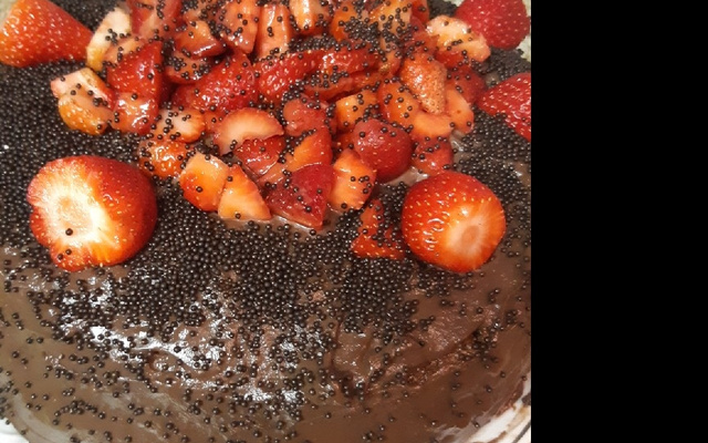 Bolo de chocolate com morango