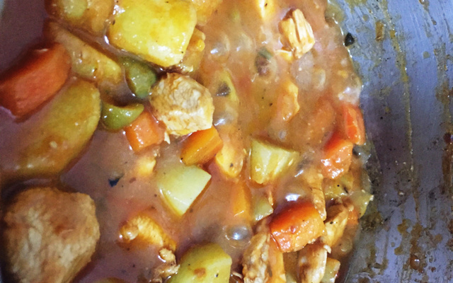 Frango ensopado com legumes