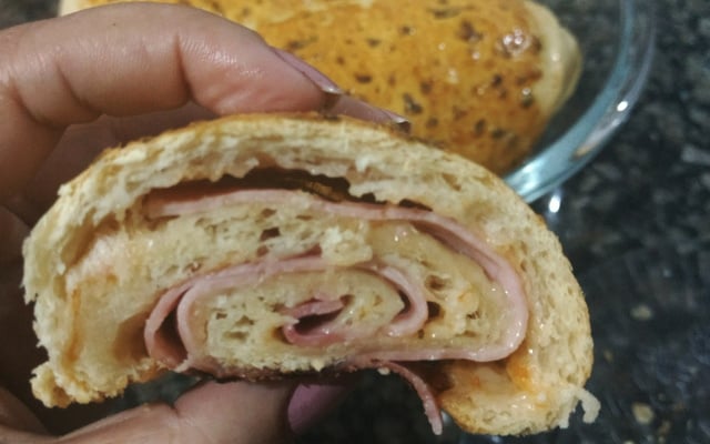 Enroladinho de presunto e mussarela