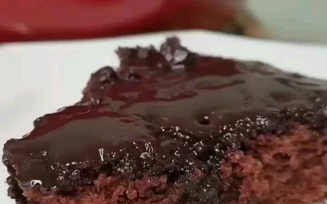Bolo de frigideira de chocolate com banana