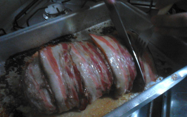 Rocambole de carne moída e barbecue