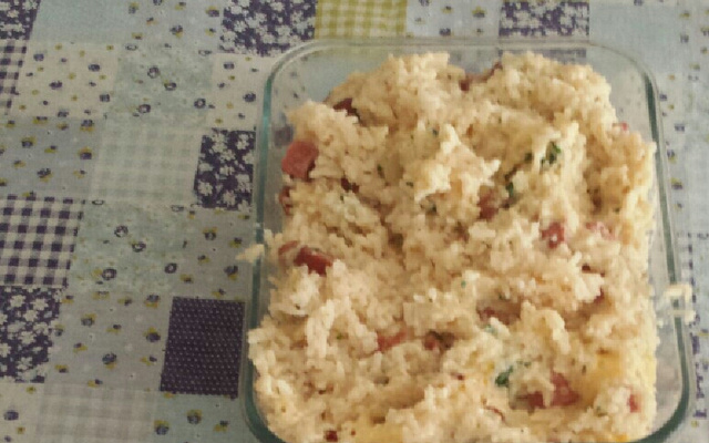 Arroz cremoso com linguiça, alho e ervas