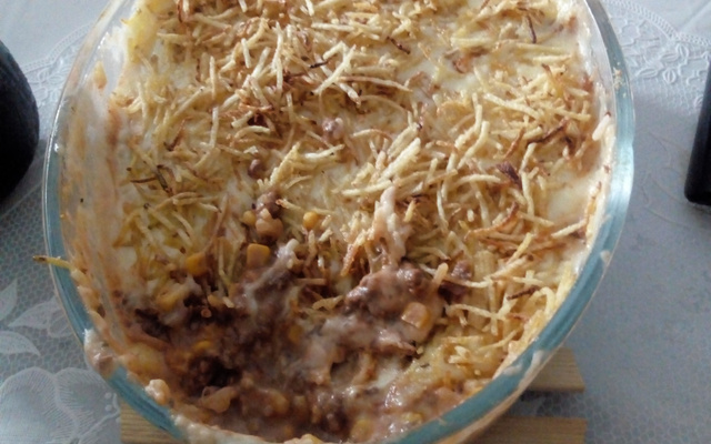 Escondidinho de requeijão com carne moída