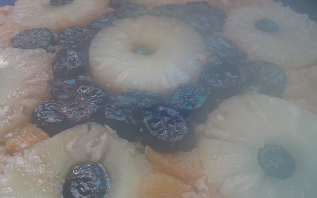 Torta de Abacaxi  ( já sai decorada do forno )