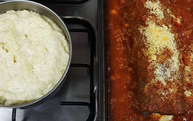 Bolo de carne moída recheado com presunto e mussarela