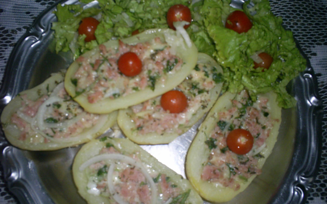 Batata recheada de presunto e mussarela