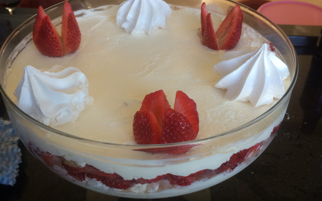 Doce de morango com chantili