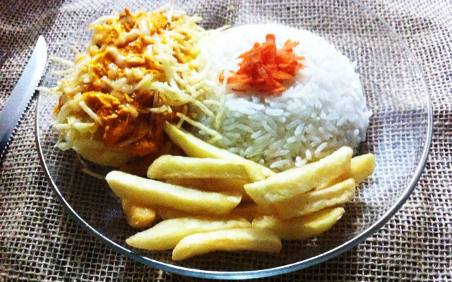 Batata recheada com estrogonofe