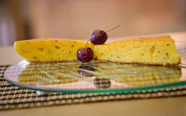 Bolo de fubá com erva doce
