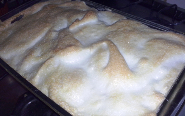 Deliciosa torta de maçã com merengue