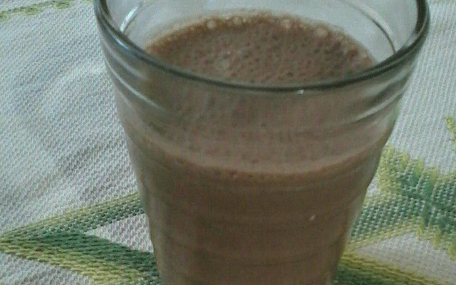 Batida de frutas e chocolate