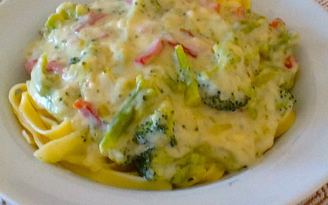 Molho branco com brócolis