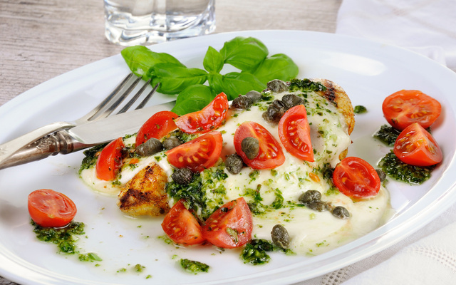 Peito de Frango Cremoso com Alcaparras