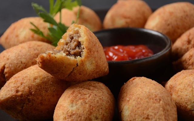 Bolinho de mandioca na airfryer com carne moída