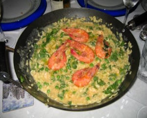 Risoto de camarão, ervilhas e rúcula