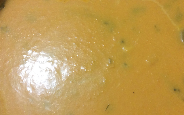 Sopa de abóbora com queijo branco