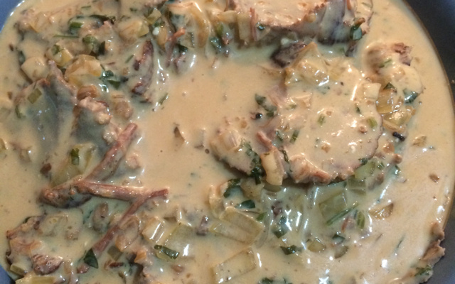 Lagarto com creme de cebola