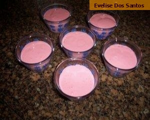 Sobremesa tipo Danoninho caseiro