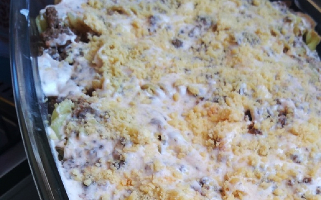 Macarrão com carne moída e queijo