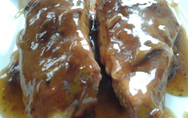 Costelinha no casulo ao molho madeira