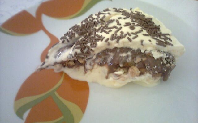 Pavê de sorvete de creme com brigadeiro