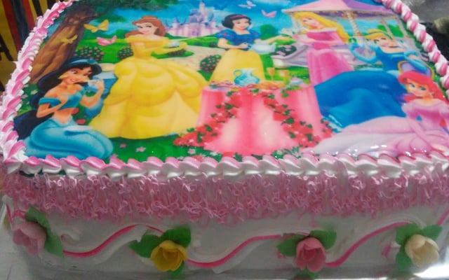 Bolo de aniversário de pêssego