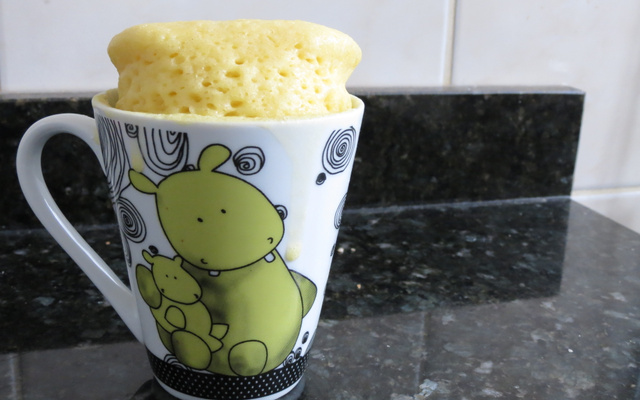 Bolo de laranja de caneca