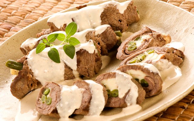 Bife á rolê com queijo e vagem