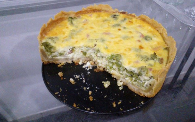 Quiche de brócolis e tomate italiano