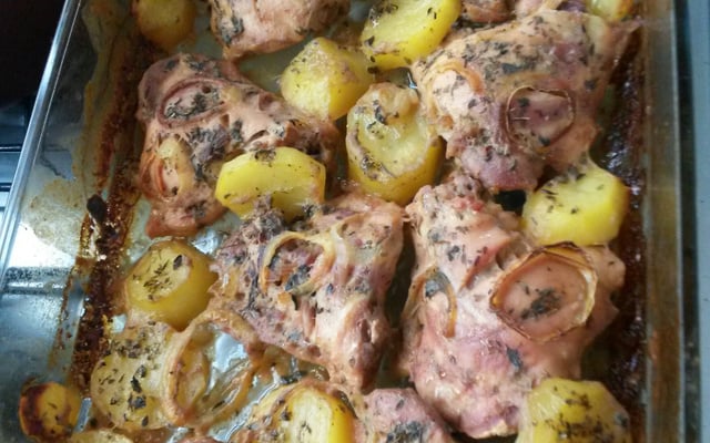 Sobrecoxas de frango com Creme de cebola e orégano