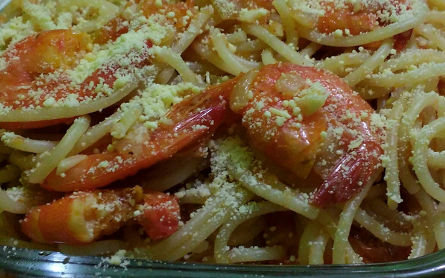 Macarrão com camarão (muito fácil)