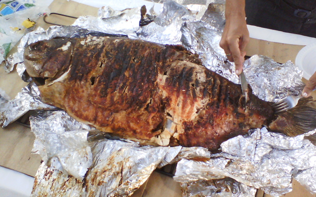 Tambaqui assado na brasa