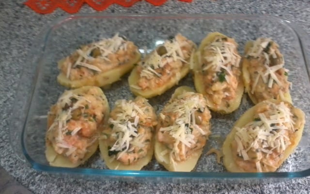 Batatas recheadas com moqueca de camarão
