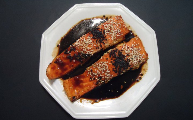 Salmão ao molho teryaki
