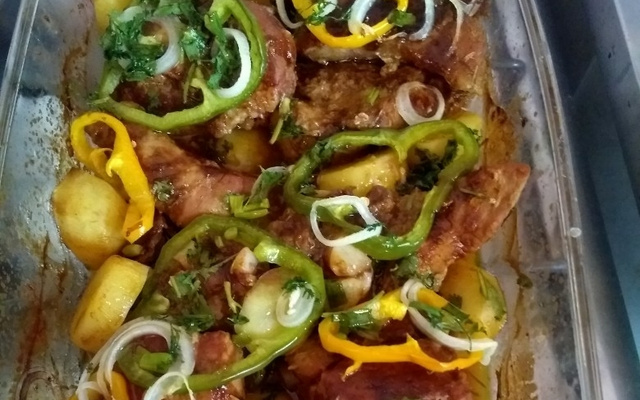 Costela ao molho barbecue com batatas