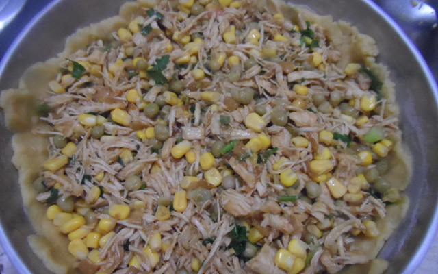 Empadão de frango fácil e delicioso