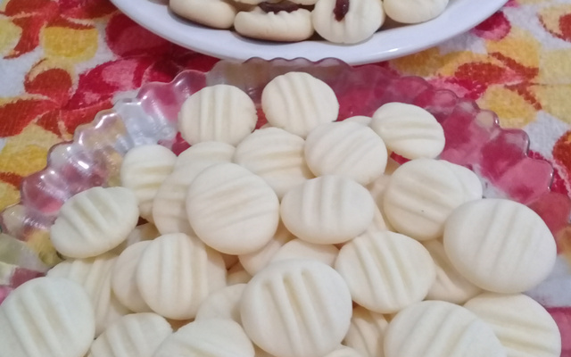 Biscoito de amido de milho e leite condensado fácil